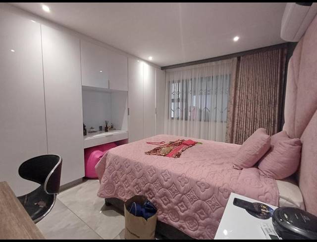 3 BEDROOM APARTMENT FOR SALE IN WINDERMERE